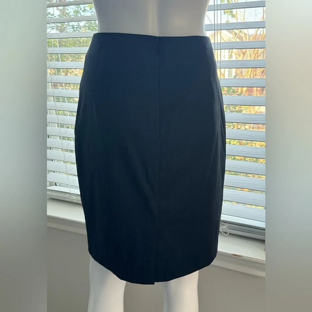 Boss Hugo Boss Vilina1 pencil skirt, size 6. An elegant skirt made from